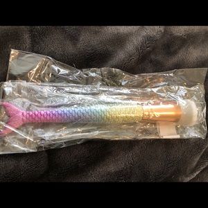 Single Fishtail Shape Brush Multi Color NWT